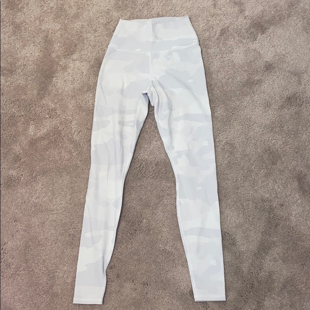 Alo white camouflage vapor leggings